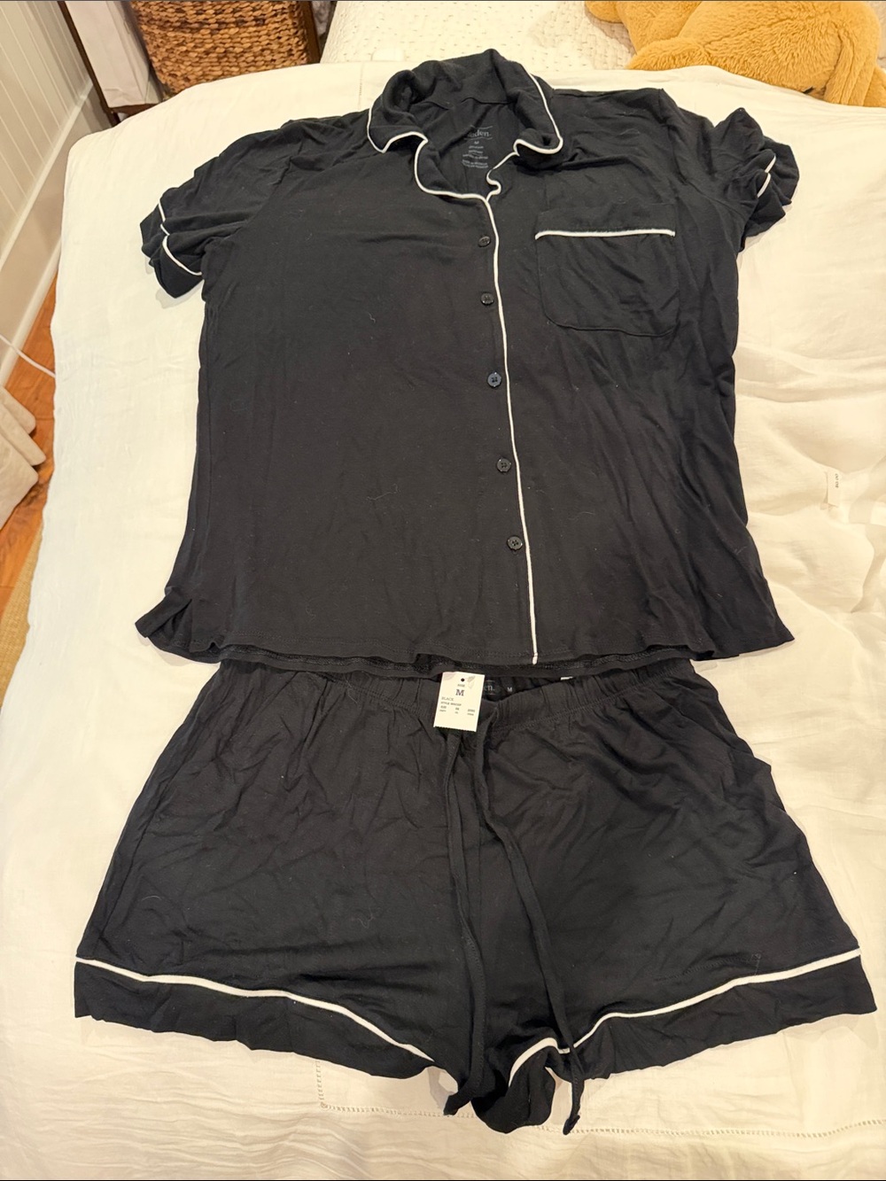 NWT BLACK  Women's Short Sleeve Pajama Set with White Piping by Auden